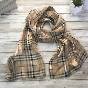 Scarf Women's Tan, Black and White
Silky feel